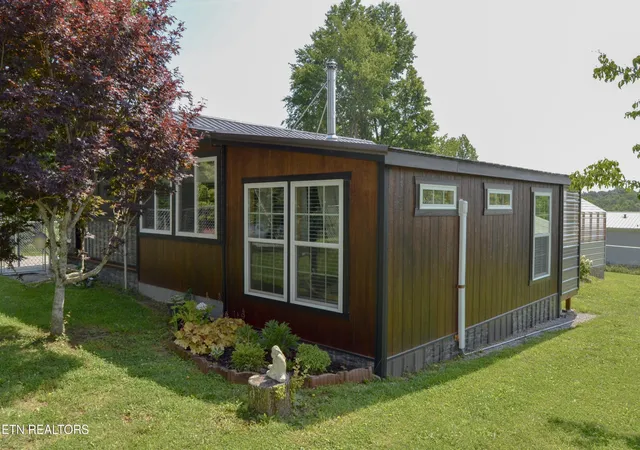 Photo 2 of Manufactured home for sale at 28 Cottage St, Crossville, TN 38571 | MLS# 3513303 | Listing updated on 2026-09-11