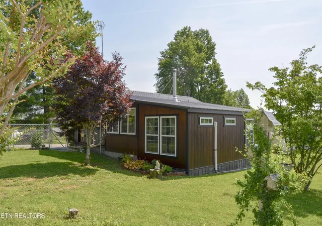 Photo 3 of Manufactured home for sale at 28 Cottage St, Crossville, TN 38571 | MLS# 3513303 | Listing updated on 2026-09-11