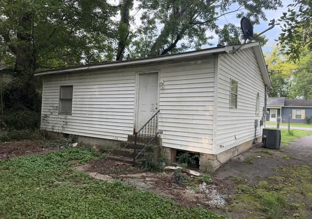 Photo 3 of Single family home for sale at 715 Lee St, Murfreesboro, TN 37130 | MLS# 3515114 | Listing updated on 2026-09-15