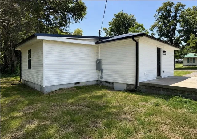 Photo 4 of Single family home for sale at 112 Clinton St, Russellville, KY 42276 | MLS# 3513743 | Listing updated on 2026-09-23