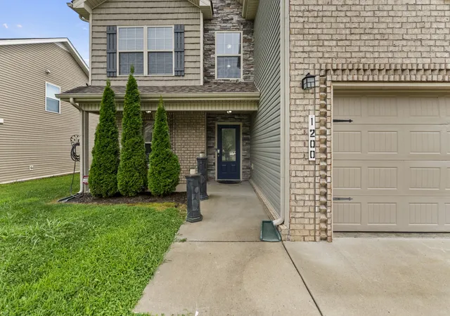 Photo 4 of Single family home for sale at 1200 Gentry Dr, Clarksville, TN 37043 | MLS# 3513564 | Listing updated on 2026-09-11