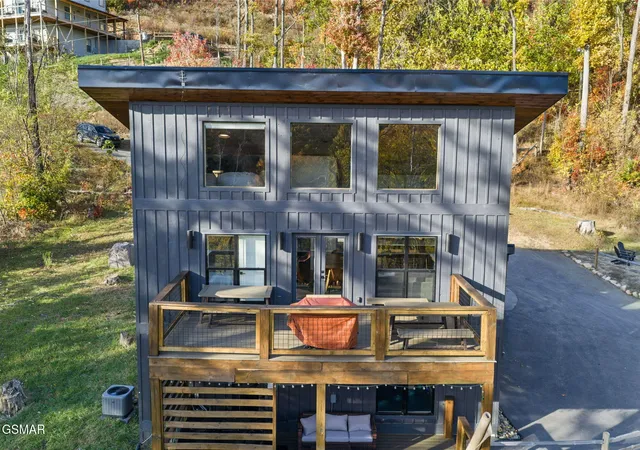 Photo 3 of Single family home for sale at 2216 Headrick Lead, Sevierville, TN 37862 | MLS# 3591796 | Listing updated on 2026-09-14