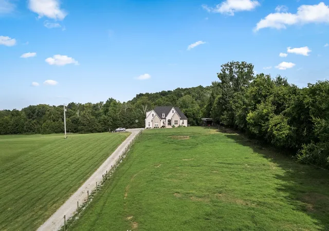 Photo 2 of Sale Pending at 1021 Old Ctr Church Rd, Shelbyville, TN 37160 | MLS# 3518776 | Listing updated on 2026-09-11