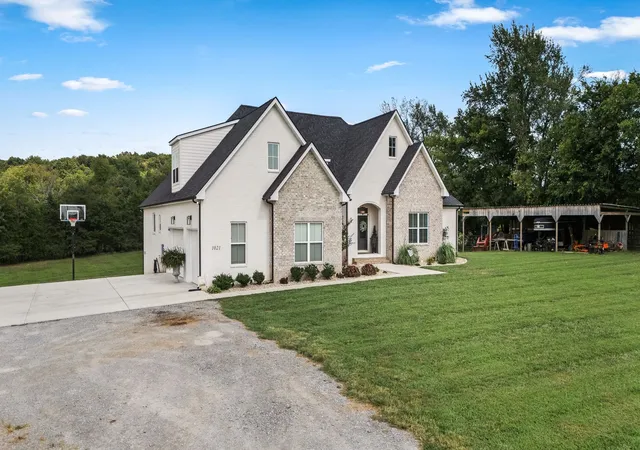 Photo 3 of Sale Pending at 1021 Old Ctr Church Rd, Shelbyville, TN 37160 | MLS# 3518776 | Listing updated on 2026-09-11