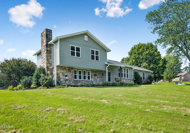 Photo 2 of Single family home for sale at 213 Chapman Overlook Dr, Seymour, TN 37865 | MLS# 3591801 | Listing updated on 2026-09-29