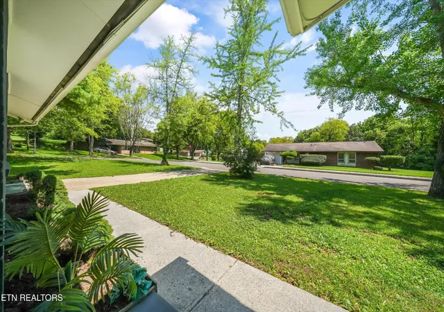 Photo 3 of Single family home for sale at 1101 Se Magnet Pl, Knoxville, TN 37915 | MLS# 3528460 | Listing updated on 2026-09-15