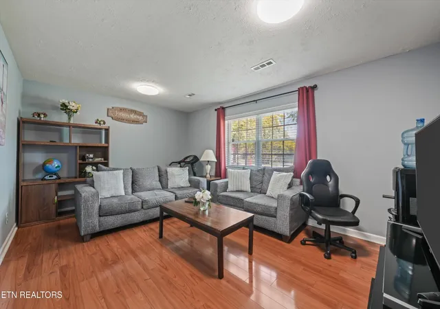 Photo 4 of Single family home for sale at 1101 SE Magnet Pl, Knoxville, TN 37915 | MLS# 3528460 | Listing updated on 2026-09-15