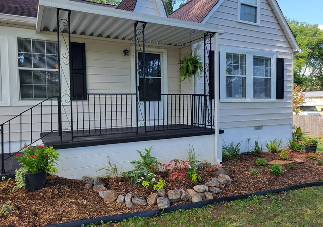 Photo 2 of Single family home for sale at 300 S Oak St, Sweetwater, TN 37874 | MLS# 3514589 | Listing updated on 2026-09-12