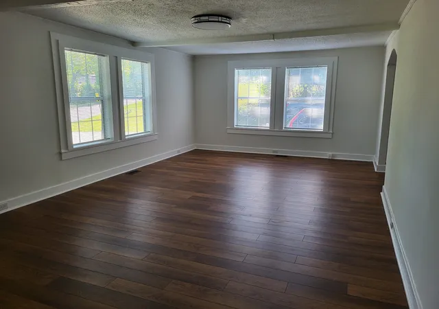 Photo 3 of Single family home for sale at 300 S Oak St, Sweetwater, TN 37874 | MLS# 3514589 | Listing updated on 2026-09-12