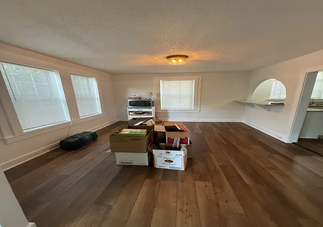 Photo 3 of Single family home for sale at 300 S Oak St, Sweetwater, TN 37874 | MLS# 3514589 | Listing updated on 2026-10-03