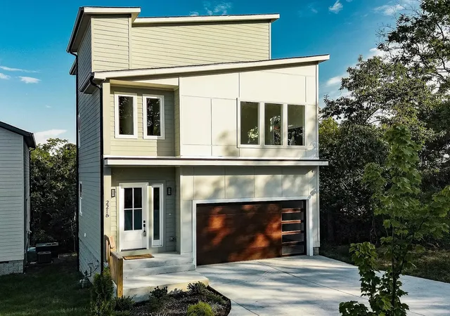 Photo 1 of Single family home for sale at 2216 Summitt Ave, Nashville, TN 37218 | MLS# 3528036 | Listing updated on 2026-09-15