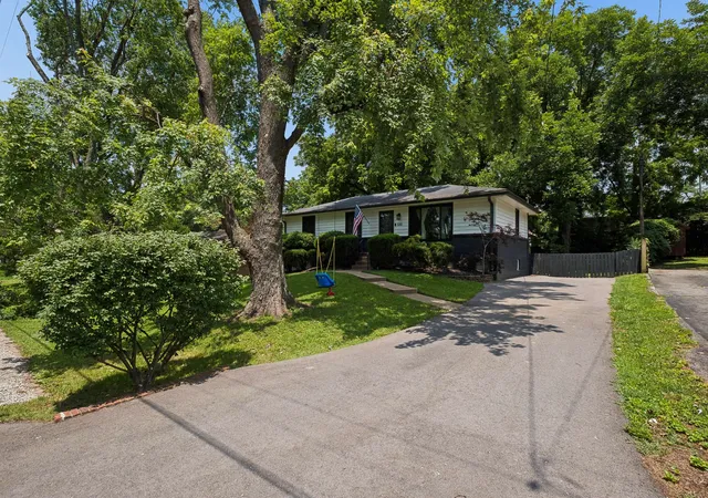 Photo 3 of Single family home for sale at 320 Garrett Dr, Nashville, TN 37211 | MLS# 3514747 | Listing updated on 2026-09-15