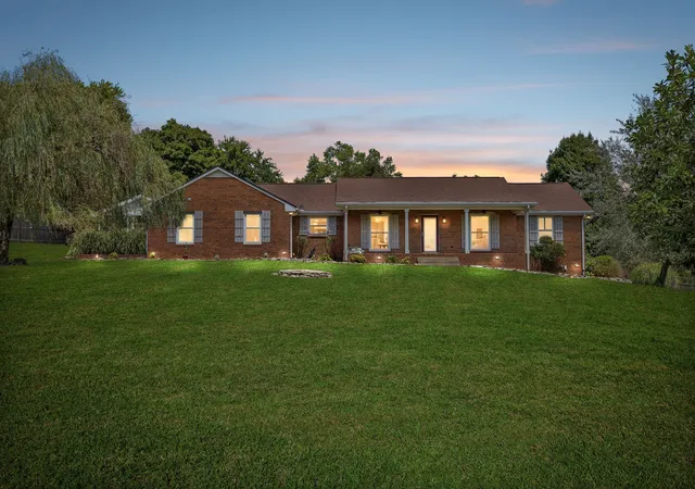 Photo 2 of Single family home for sale at 402 Thurman Dr, Mount Juliet, TN 37122 | MLS# 3542070 | Listing updated on 2026-09-12