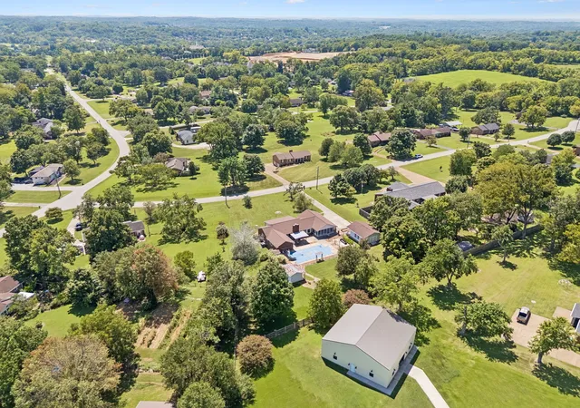 Photo 3 of Single family home for sale at 402 Thurman Dr, Mount Juliet, TN 37122 | MLS# 3542070 | Listing updated on 2026-09-12