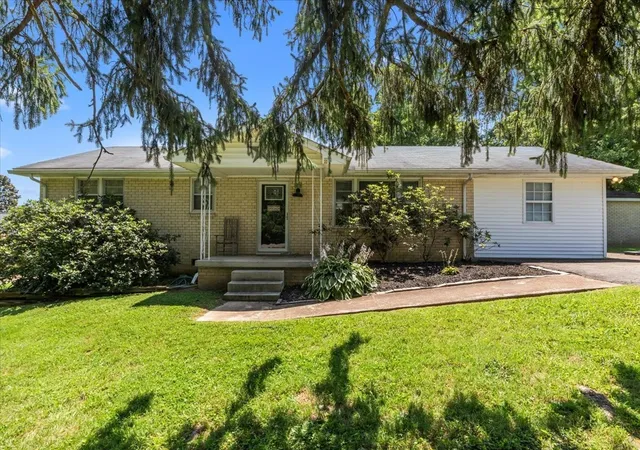 Photo 1 of Single family home for sale at 1109 N Charlotte St, Dickson, TN 37055 | MLS# 3541390 | Listing updated on 2026-10-06