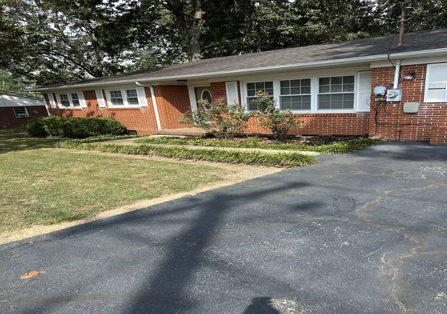 Photo 1 of Single family home for sale at 1102 W Lincoln St, Tullahoma, TN 37388 | MLS# 3527631 | Listing updated on 2026-09-14