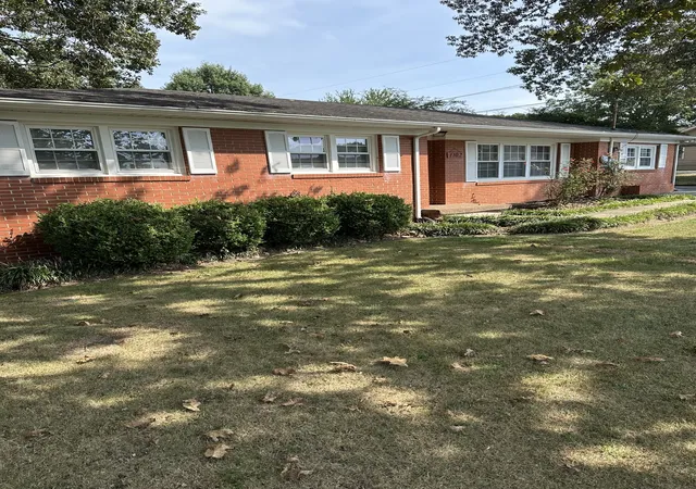Photo 2 of Single family home for sale at 1102 W Lincoln St, Tullahoma, TN 37388 | MLS# 3527631 | Listing updated on 2026-09-14