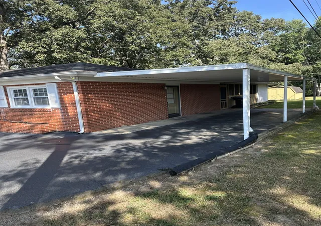 Photo 3 of Single family home for sale at 1102 W Lincoln St, Tullahoma, TN 37388 | MLS# 3527631 | Listing updated on 2026-09-14