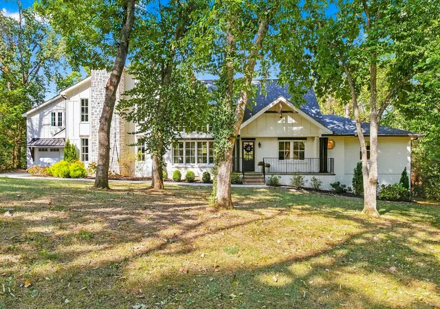 Photo 1 of Single family home for sale at 824 Belton Dr, Nashville, TN 37205 | MLS# 3546488 | Listing updated on 2026-09-25