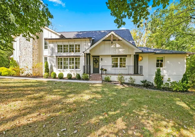 Photo 2 of Single family home for sale at 824 Belton Dr, Nashville, TN 37205 | MLS# 3546488 | Listing updated on 2026-09-25