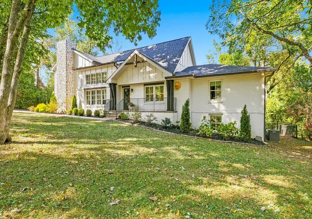 Photo 4 of Single family home for sale at 824 Belton Dr, Nashville, TN 37205 | MLS# 3546488 | Listing updated on 2026-09-25