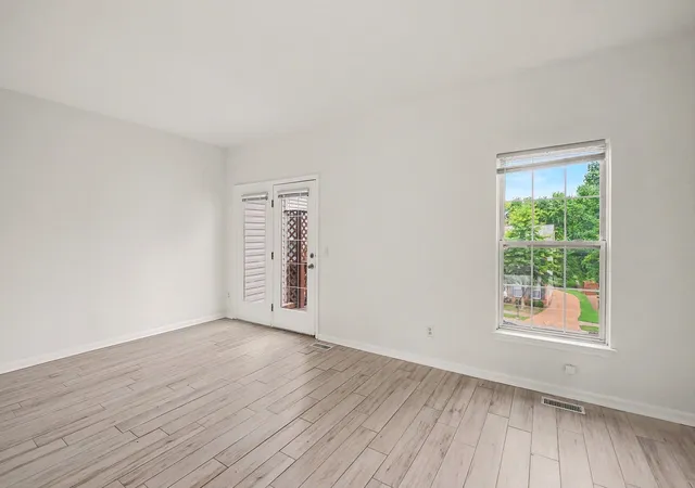 Photo 4 of Townhouse for sale at 663 Huffine Manor Cir, Franklin, TN 37067 | MLS# 3519240 | Listing updated on 2026-10-01
