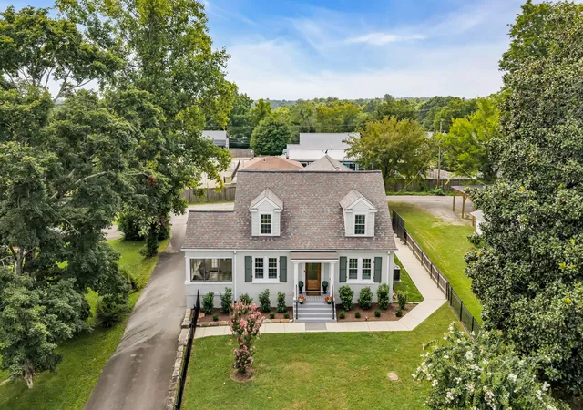 Photo 1 of Single family home for sale at 404 Murrell St, Dickson, TN 37055 | MLS# 3515062 | Listing updated on 2026-10-05