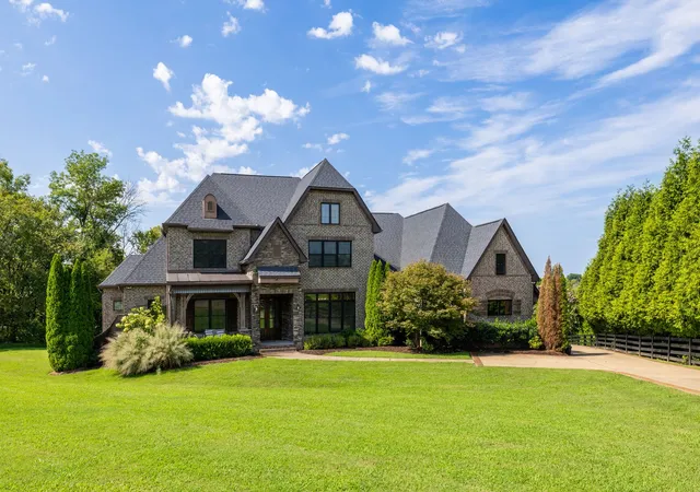 Photo 1 of Single family home for sale at 2713 Deer Haven Ct, Franklin, TN 37067 | MLS# 3520968 | Listing updated on 2026-09-18