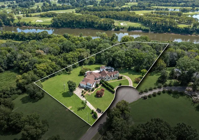 Photo 1 of Mansion for sale at 100 Pineywood Acres Dr, Madison, TN 37115 | MLS# 3544934 | Listing updated on 2026-09-10