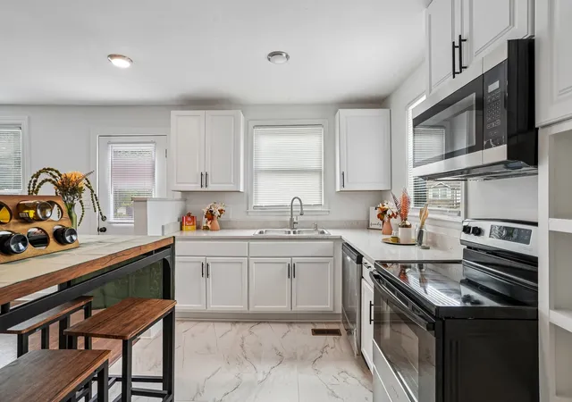 Photo 3 of Sale Pending at 1467 Snell Blvd, Nashville, TN 37218 | MLS# 3515320 | Listing updated on 2026-09-15