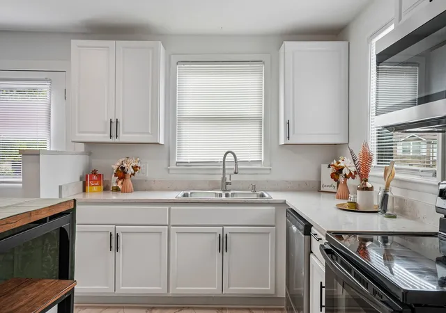 Photo 3 of Sale Pending at 1467 Snell Blvd, Nashville, TN 37218 | MLS# 3515320 | Listing updated on 2026-09-15