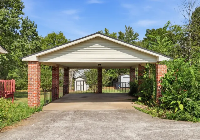 Photo 3 of Single family home for sale at 1205 Highway 82 S, Shelbyville, TN 37160 | MLS# 3515290 | Listing updated on 2026-09-12