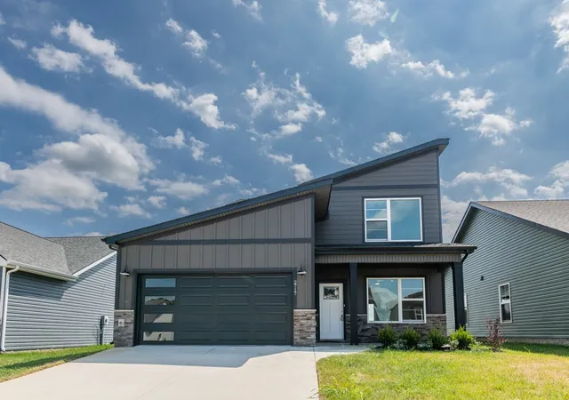 Photo 1 of Single family home for sale at 2717 Brewster Dr, Clarksville, TN 37042 | MLS# 3527233 | Listing updated on 2026-09-14