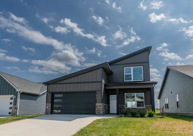 Photo 3 of Single family home for sale at 2717 Brewster Dr, Clarksville, TN 37042 | MLS# 3527233 | Listing updated on 2026-09-14