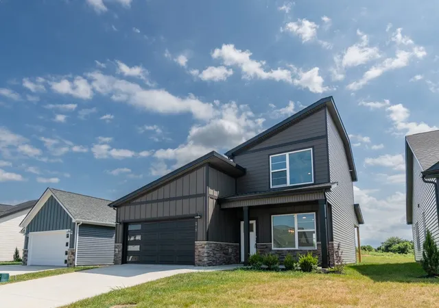 Photo 3 of Single family home for sale at 2717 Brewster Dr, Clarksville, TN 37042 | MLS# 3527233 | Listing updated on 2026-09-14