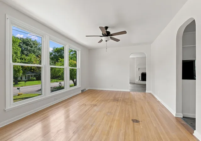 Photo 3 of Single family home for sale at 609 Harpeth Pkwy E, Nashville, TN 37221 | MLS# 3527372 | Listing updated on 2026-10-08