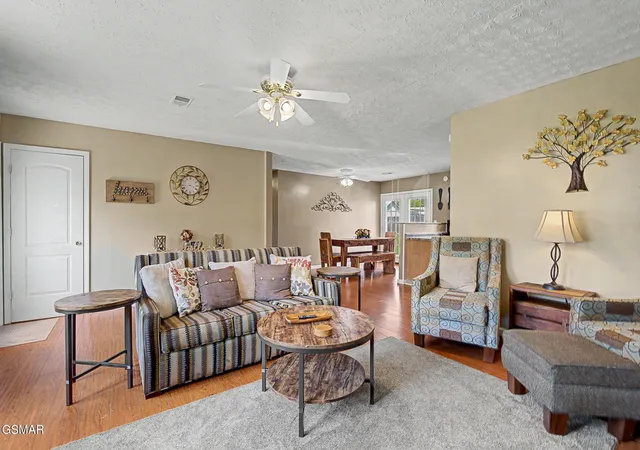 Photo 4 of Single family home for sale at 2319 Pittman Ctr Rd, Sevierville, TN 37876 | MLS# 3516299 | Listing updated on 2026-09-11
