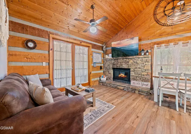 Photo 3 of Single family home for sale at 2336 Hidden Mountain Rd, Sevierville, TN 37876 | MLS# 3516300 | Listing updated on 2026-10-30