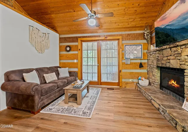 Photo 4 of Single family home for sale at 2336 Hidden Mountain Rd, Sevierville, TN 37876 | MLS# 3516300 | Listing updated on 2026-10-30