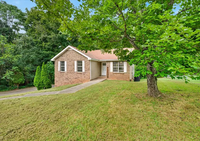 Photo 1 of Single family home for sale at 1315 Hand Dr, Clarksville, TN 37042 | MLS# 3516404 | Listing updated on 2026-10-21