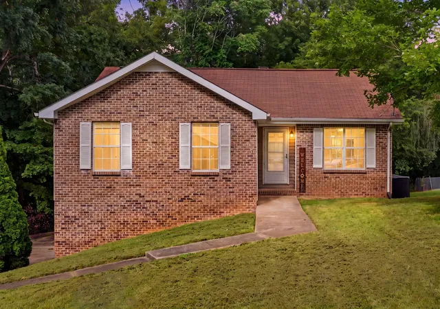 Photo 1 of Single family home for sale at 1315 Hand Dr, Clarksville, TN 37042 | MLS# 3516404 | Listing updated on 2026-10-21