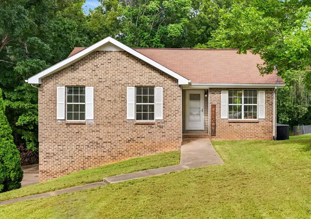 Photo 2 of Single family home for sale at 1315 Hand Dr, Clarksville, TN 37042 | MLS# 3516404 | Listing updated on 2026-10-21