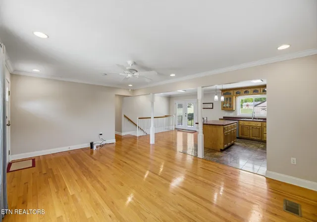 Photo 3 of Single family home for sale at 1012 Bennett St, Sweetwater, TN 37874 | MLS# 3516684 | Listing updated on 2026-09-12