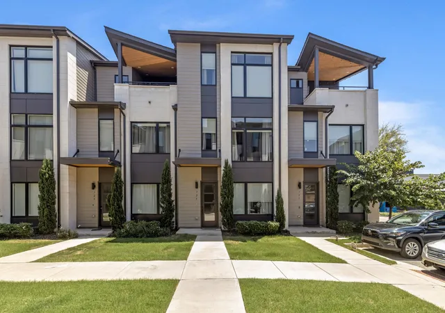 Photo 1 of Townhouse for sale at 725 Burnside Pl #33, Chattanooga, TN 37408 | MLS# 3516552 | Listing updated on 2026-09-11