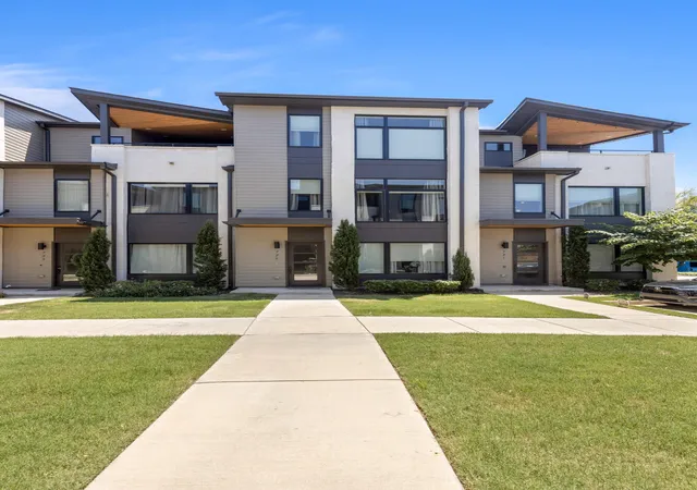 Photo 2 of Townhouse for sale at 725 Burnside Pl #33, Chattanooga, TN 37408 | MLS# 3516552 | Listing updated on 2026-09-11