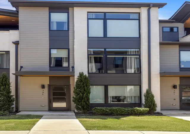 Photo 3 of Townhouse for sale at 725 Burnside Pl #33, Chattanooga, TN 37408 | MLS# 3516552 | Listing updated on 2026-09-11