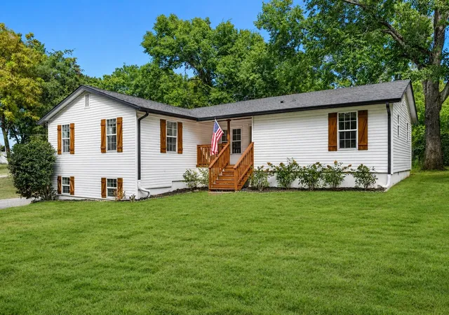 Photo 2 of Single family home for sale at 2707 Jones Ave, Nashville, TN 37207 | MLS# 3526051 | Listing updated on 2026-09-12