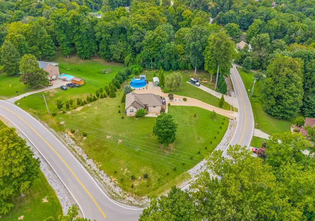 Photo 4 of Single family home for sale at 344 Deepwood Trl, Clarksville, TN 37042 | MLS# 3520319 | Listing updated on 2026-10-06