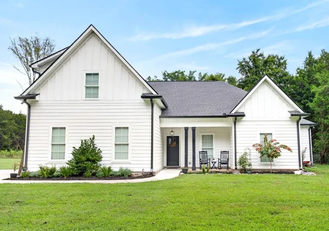 Photo 1 of Single family home for sale at 212 Anderton Rd, Bell Buckle, TN 37020 | MLS# 3524716 | Listing updated on 2026-09-13