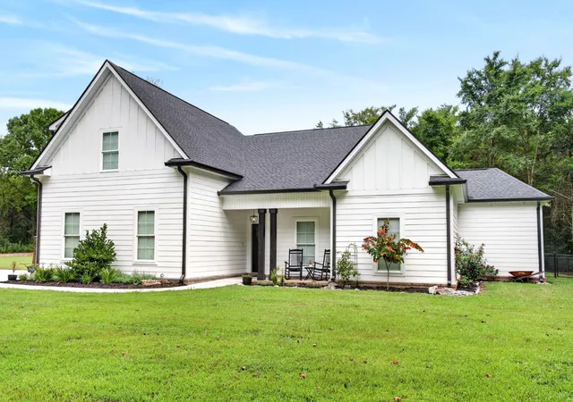Photo 2 of Single family home for sale at 212 Anderton Rd, Bell Buckle, TN 37020 | MLS# 3524716 | Listing updated on 2026-09-13
